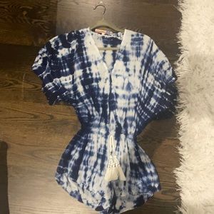 Never worn cute one piece blue and white